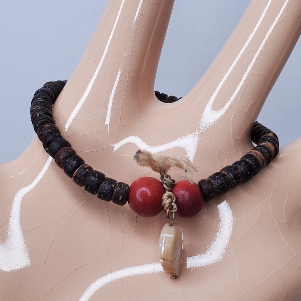 Vintage Bracelet Coconut Shell w/ Carved Leaf Beaded Stretchy